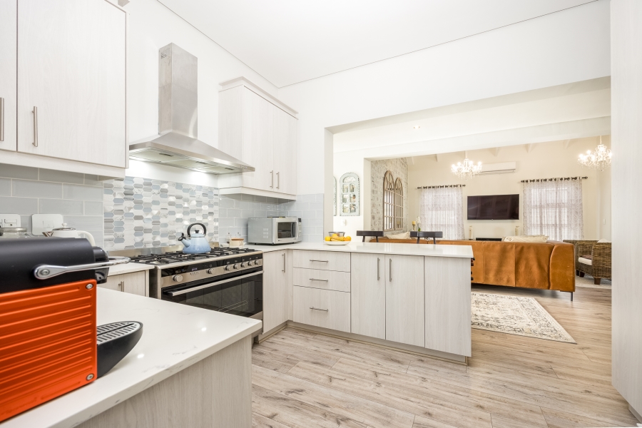 3 Bedroom Property for Sale in Jakarandas Western Cape